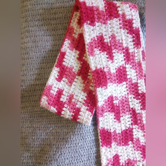 Hand crafted Scarf - Picture 4 of 4